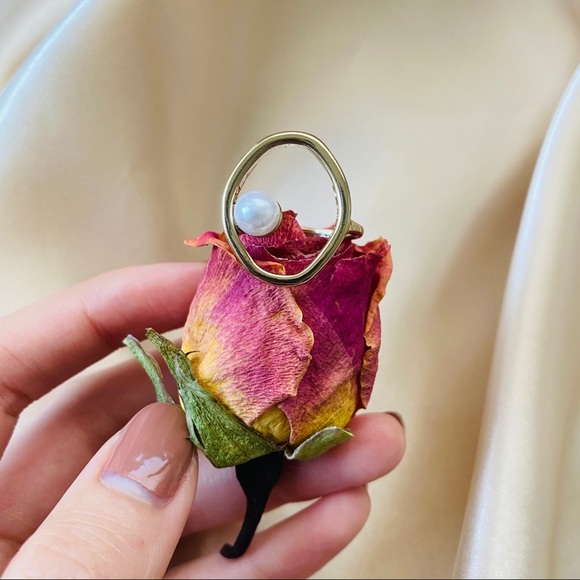 Pearl Ring Size7 Elegant Ring - Picture 3 of 7